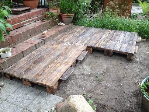 S.L. Loftart Terrasse aus Paletten von S.L. Loftart | homify S.L. Loftart Terrasse aus Paletten von S.L. Loftart | homify