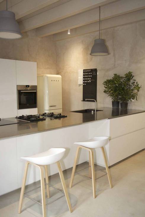 Cucina Minimal per una residenza privata a Mantova sulle sponde del ... Cucina Minimal per una residenza privata a Mantova sulle sponde del ...