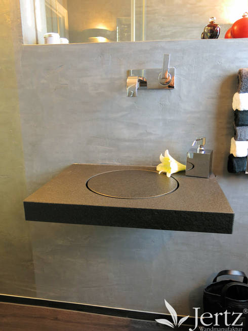 Badezimmer ohne Fliesen mit Marmorputz in Travertinoptik von