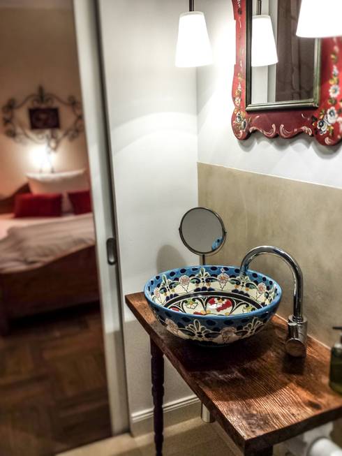 Originelle handbemalte Waschbecken für die Gäste-Toilette ...