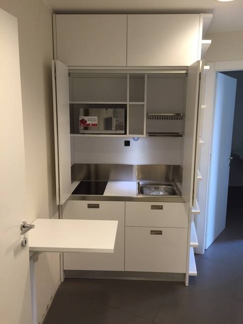 Cucina a scomparsa da cm.125 con ante a libro e mobile sopralzo di ... Tavoli a ribalta a muro