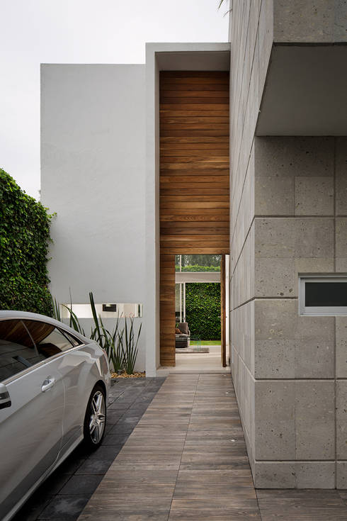 36 Entrance Designs That Are Perfect For Small Homes Wood And Height At The Entrance Create A Feeling Of Larger House