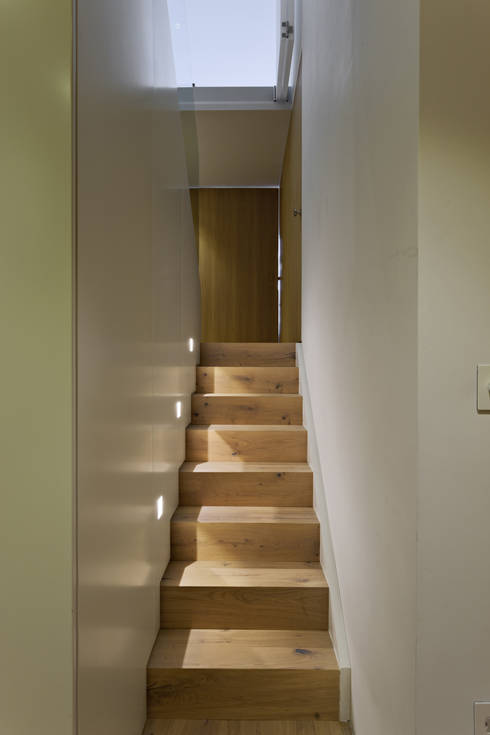 15 escaleras compactas y perfectas para casas pequeñas