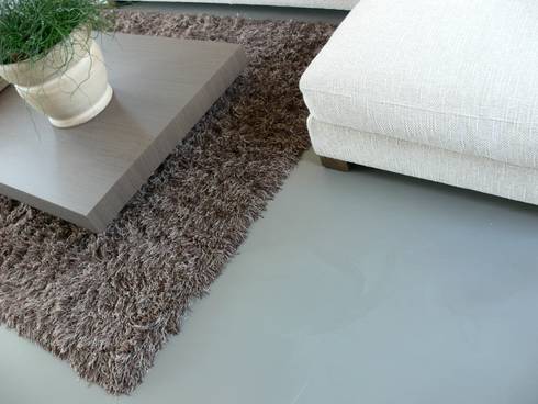 Betongrijze gietvloer in woning te amersfoort door motion ... Grey woonkamer gietvloer