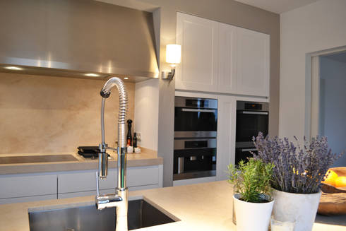 Eggersmann rahmenfront mattlack mit naturstein by wohn und ...