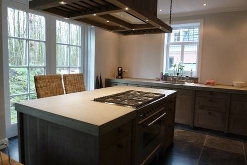 Project achterhoek rustiek hout met beton door de lange keukens ...