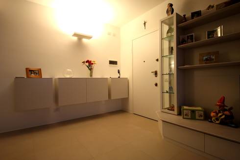 Da un soggiorno con una scala in legno si sale in mansarda... di ... Idee Scala Mansarda