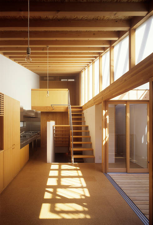 狭小空间扩大术:隐密度高的明亮时尚住宅