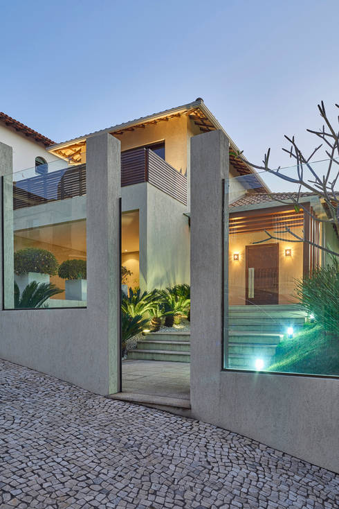 10 Elegantes muros y rejas para la entrada de tu casa