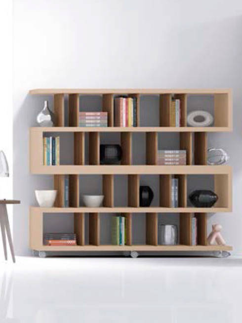 estantera en tono madera natural y detalles en roble oscuro salones de estilo moderno de - Estanterias Modulares estantera en tono madera natural y detalles en roble oscuro salones de estilo moderno de - Estanterias Modulares