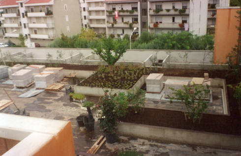 Giardino pensile optima giardini pensili per edificio commerciale di ... Contenitori per giardini pensili