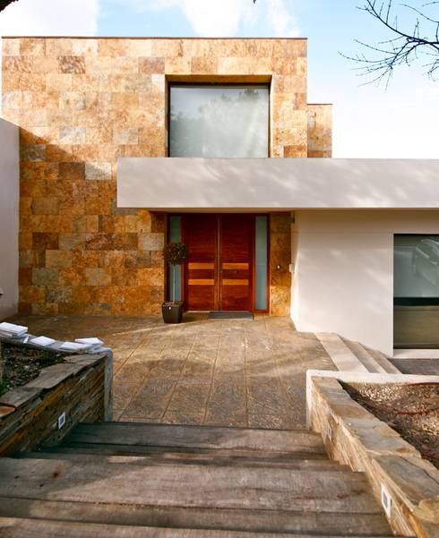 10 ideas modernas para recubrir la fachada de tu casa