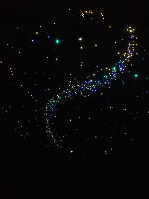 Zwevend plafond eiland met sterrenhemel verlichting voor de ...