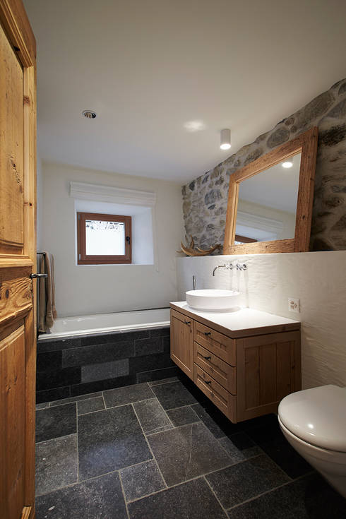 15 piccoli bagni in legno e pietra che vi sorprenderanno Bagni rustici piccoli