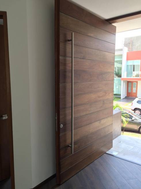 14 Puertas de madera perfectas para cualquier fachada