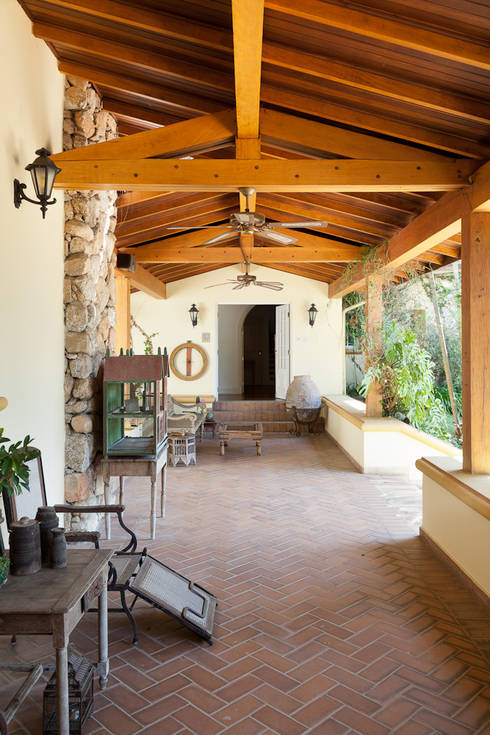How to clean and restore wooden beams