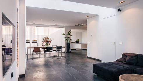 Luxe renovatie met zwevende dakopbouw, maatwerk keuken met zwevend ...