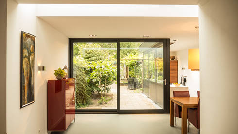 Luxe smalle aanbouw met keuken pal op het zuiden, aluminium ...