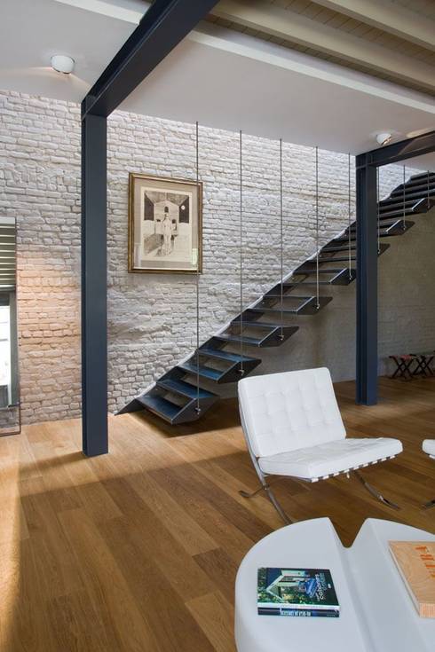 7 tipos de escadas metálicas para elevar a beleza de sua casa