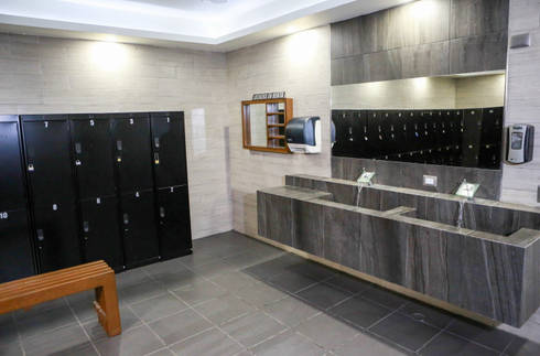 Renovación de Baños de Gimnasio Golds Gym Hermosillo de Acabados para