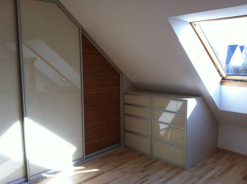 Einbauschrank in Dachschräge von Schrankprojekt GmbH | homify Einbauschrank in Dachschräge von Schrankprojekt GmbH | homify