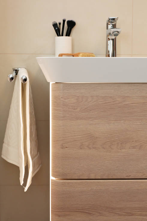 {Waschtischunterschrank modern
33} Banovo GmbH: Warme Töne und viel Platz | homify | {Waschtischunterschrank modern
33}