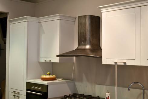 Cucina BERLONI mod. Mediterranea di EML SRL | homify Cucina BERLONI mod. Mediterranea di EML SRL | homify