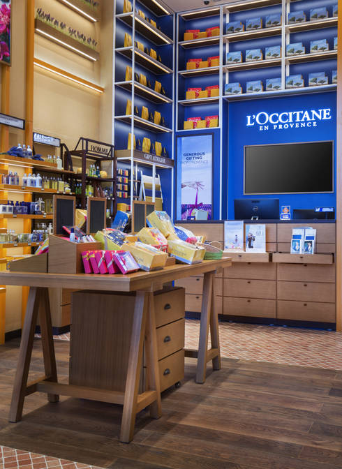 L'Occitane en Provence - Vattanac Capital: by DMR DESIGN AND BUILD SDN. BHD.