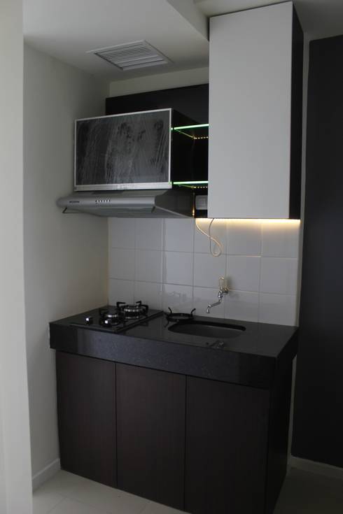 Parahyangan Residence 12 CH - Tipe 2 Bedroom: Dapur built in by POWL Studio