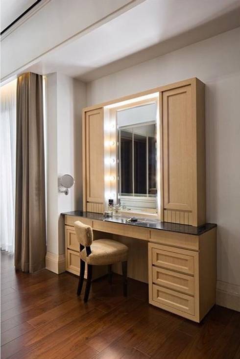 Meja Rias: Kamar Tidur by ARF interior
