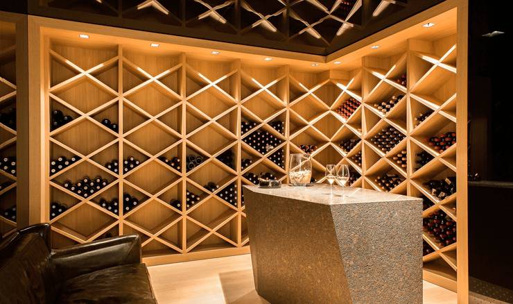  Ruang Penyimpanan Wine by monovolume architecture + design