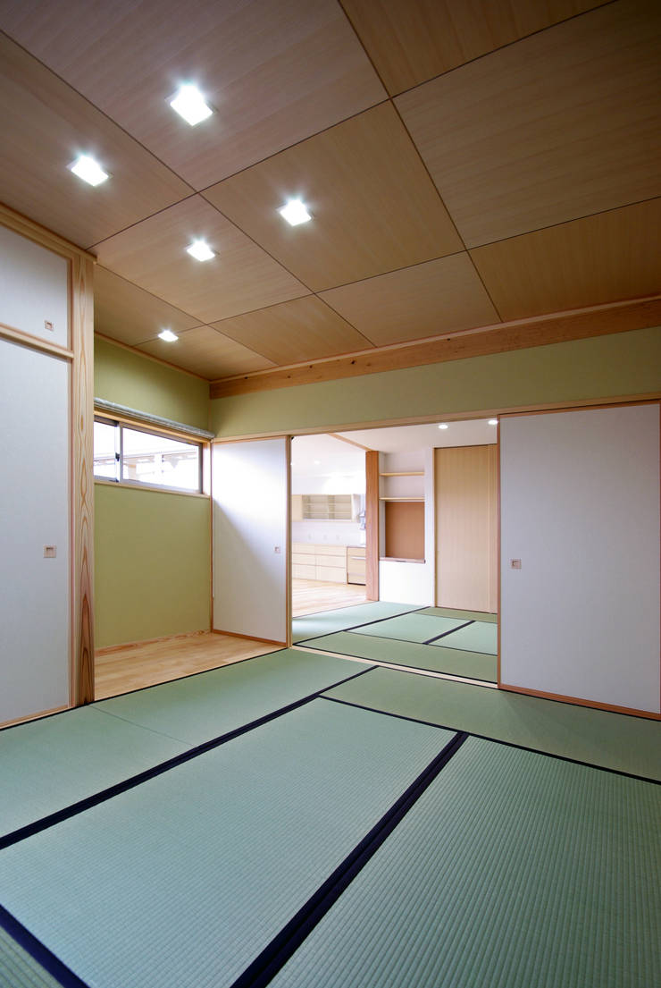 柳川の家, アトリエ イデ 一級建築士事務所 アトリエ イデ 一級建築士事務所 Медиа комната в классическом стиле