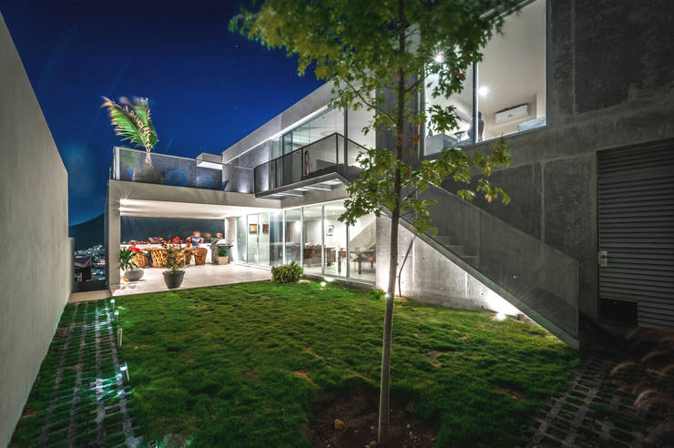  Nhà by P+0 Arquitectura