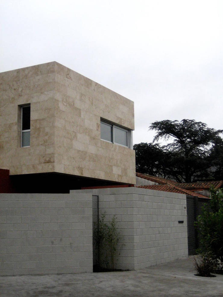  Nhà by ESTUDIO GEYA