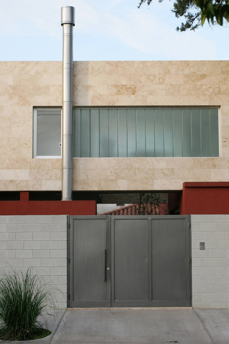  Nhà by ESTUDIO GEYA