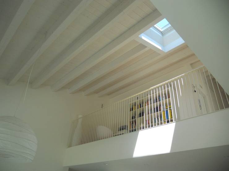  บ้านและที่อยู่อาศัย by VALERI.ZOIA Architetti Associati