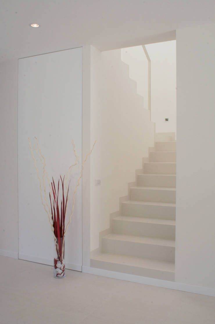  ระเบียงและโถงทางเดิน by VALERI.ZOIA Architetti Associati