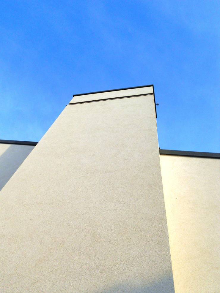  บ้านและที่อยู่อาศัย by VALERI.ZOIA Architetti Associati