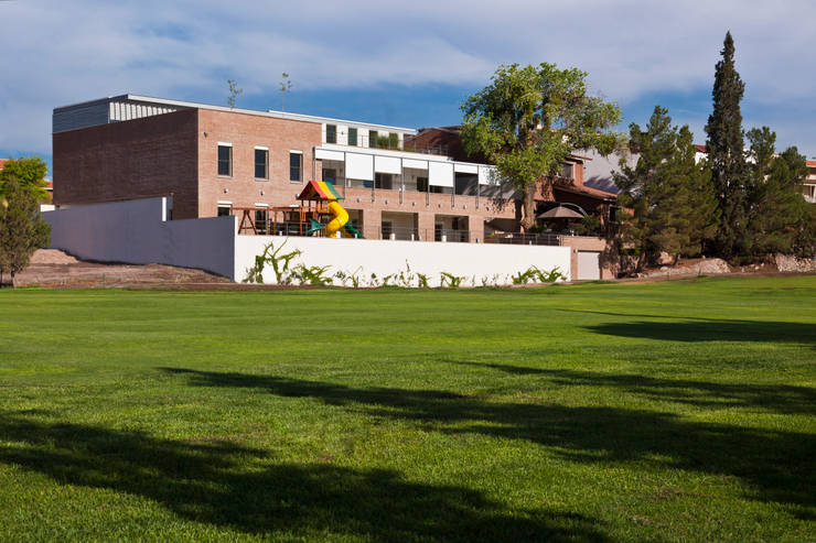  Nhà by ARQUITECTURA EN PROCESO