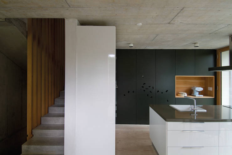  Corridor & hallway by Halle 58 Architekten