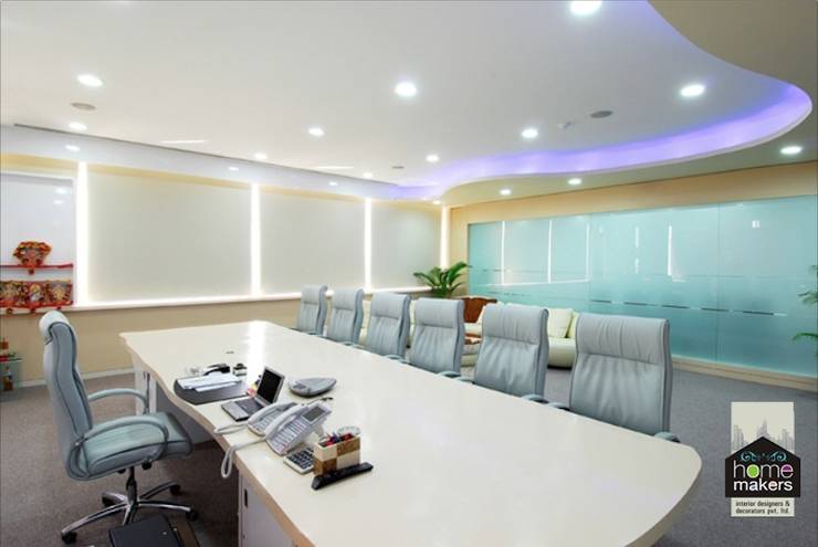  غرفة الميديا تنفيذ home makers interior designers & decorators pvt. ltd.