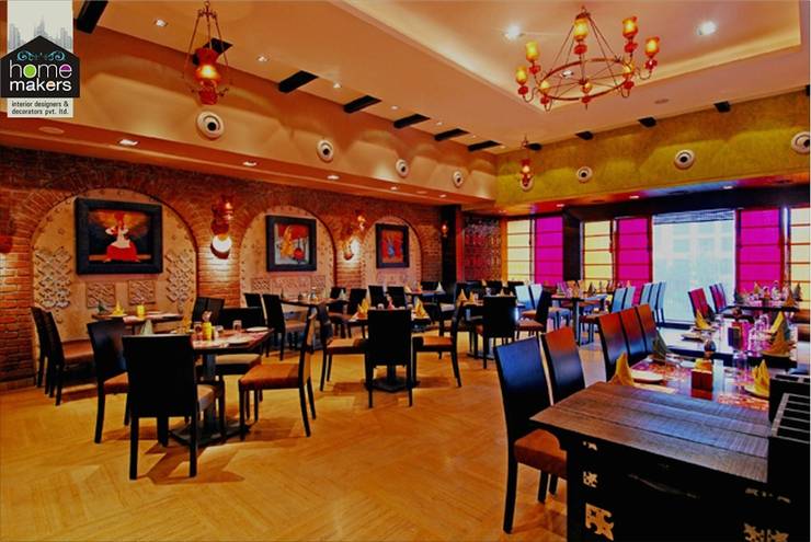  غرفة السفرة تنفيذ home makers interior designers & decorators pvt. ltd.