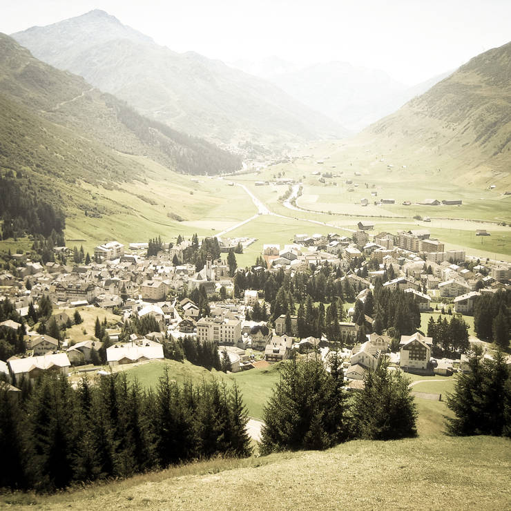 Il fascino della casa in legno: uno chalet di montagna in svizzera Hotel svizzera montagna