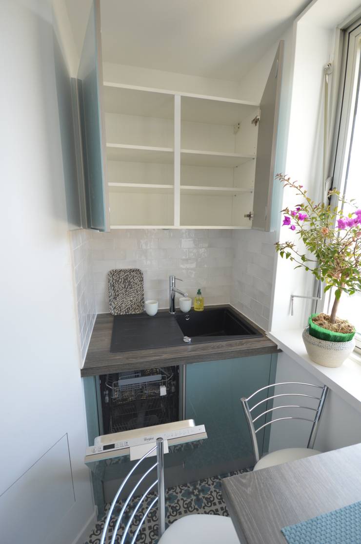 Cuisine bleu acier vintage carreaux de ciment par ...