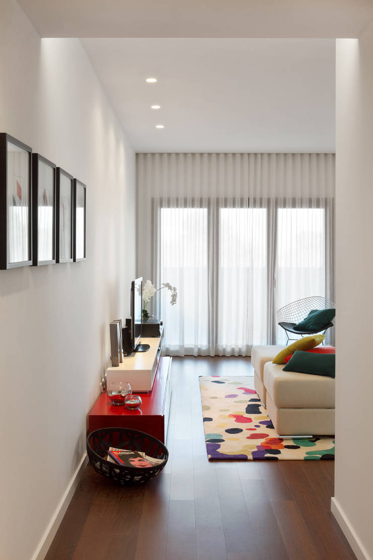 Apartamento Expo_Design Interiores: Salas de estar  por Tiago Patricio Rodrigues, Arquitectura e Interiores