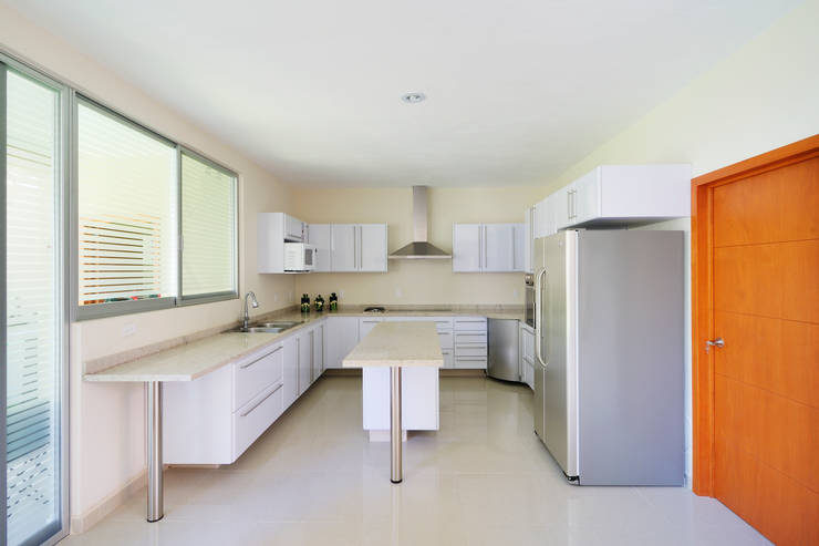 Casa moderna y rústica color terracota y beige...