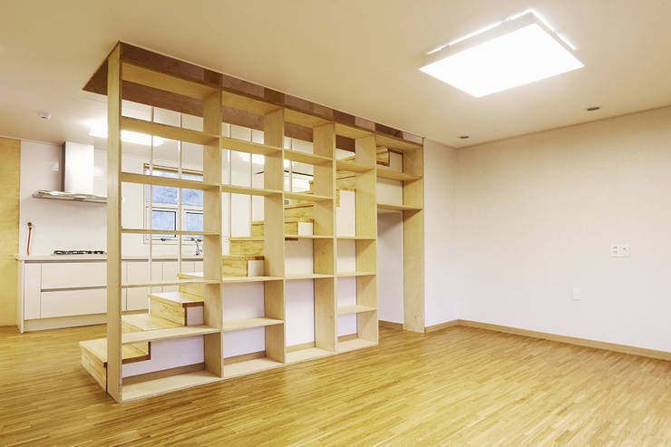  غرفة المعيشة تنفيذ thinkTREE Architects and Partners