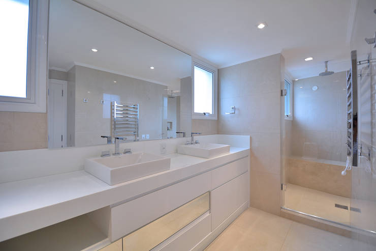 Baños de estilo  por Stúdio Márcio Verza, Moderno   