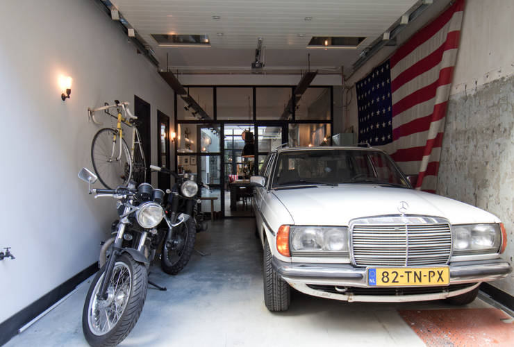 Garage Loft:  Garage/schuur door BRICKS Studio