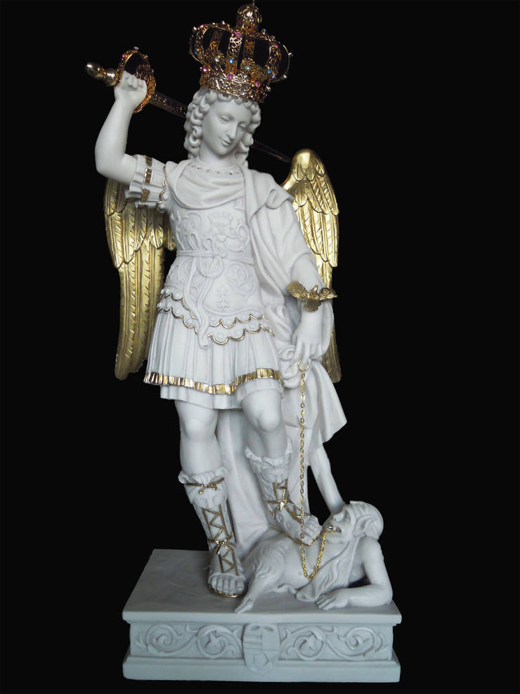 Statua San Michele Arcangelo Grande Statua San Michele Arcangelo di Stefano Ilvenni | homify
